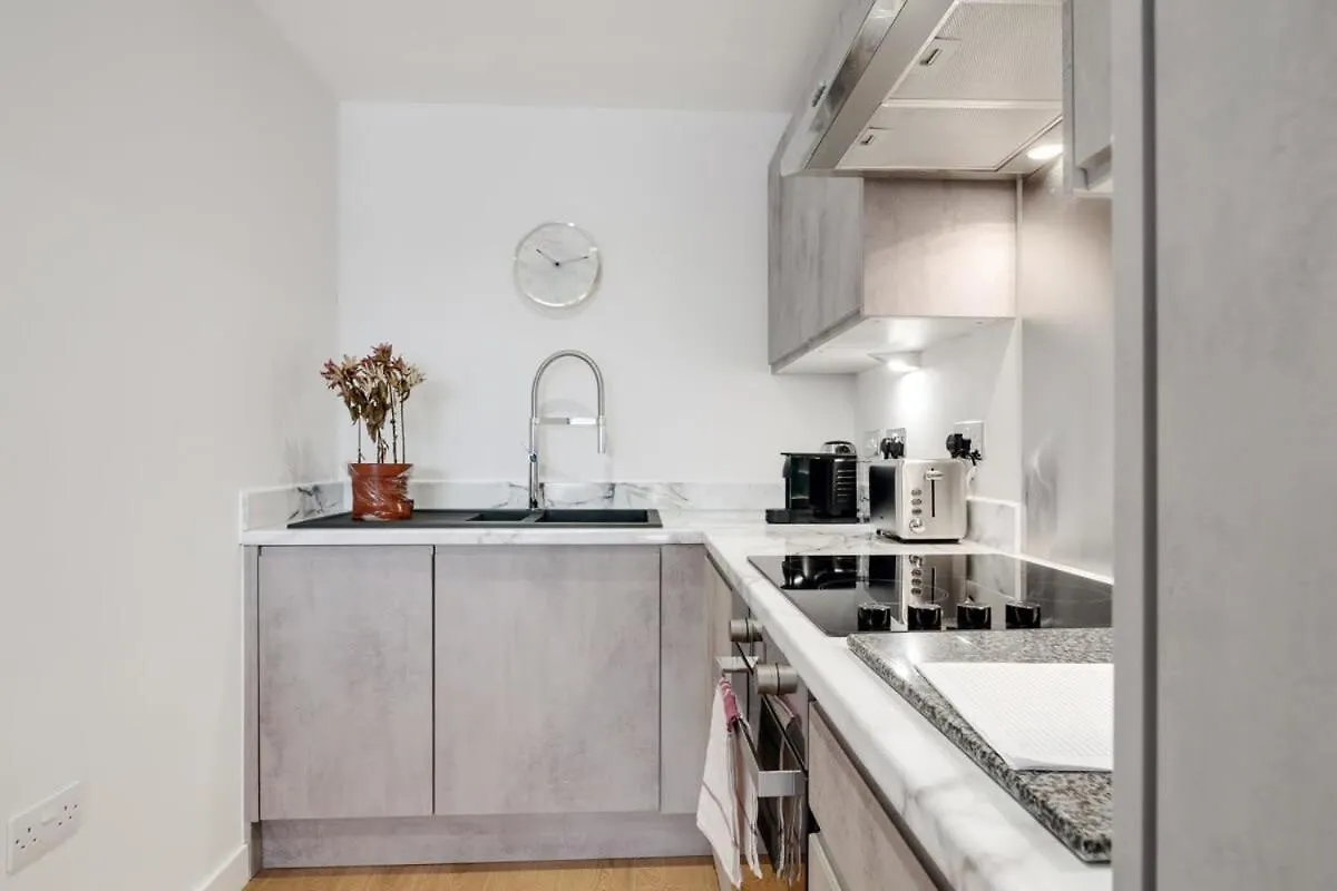 Beautiful 2 Bed Apartment In A Converted Mill Λιντς